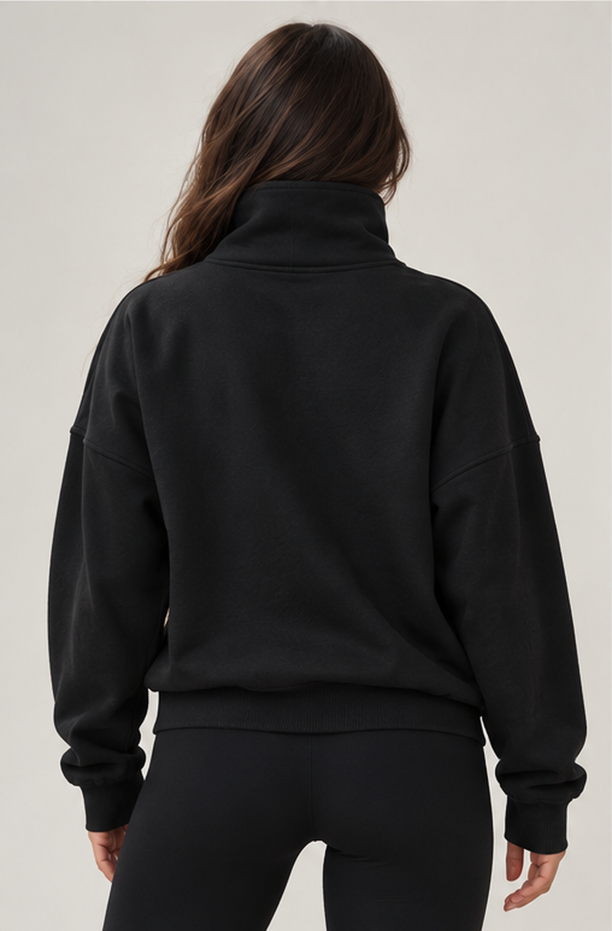 Edge Cozy Half Zip Sweater da dietro, vestibilità dritta con ampio elastico in fondo.