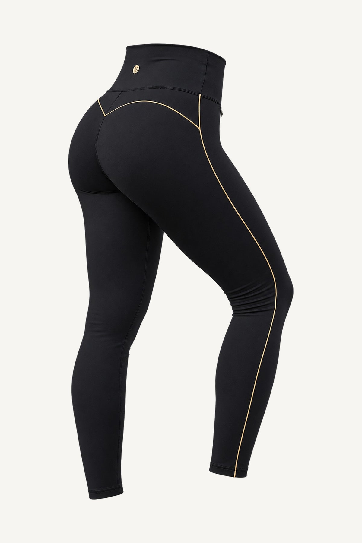 Slimline FlexFlow Träningstights Svart/Guld cut out, at an angle from behind. A single gold line along the leg and a gold-coloured plate at the waist.