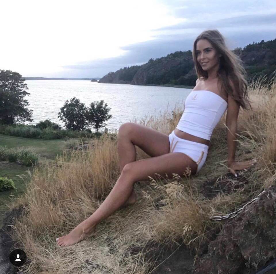 Athletic Tube Top White sedd från sidan
